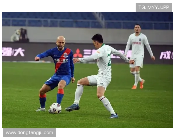 上海足球队技术表现分析与大满贯点评的深度解读 上海足球队技术表现分析与大满贯点评的深度解读