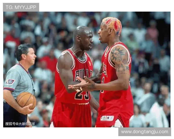 乔丹与足球明星亲密会面探讨运动精神与跨界合作的精彩瞬间 乔丹与足球明星亲密会面探讨运动精神与跨界合作的精彩瞬间