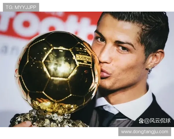 偶遇足球巨星球迷心中的梦想瞬间成真 偶遇足球巨星球迷心中的梦想瞬间成真