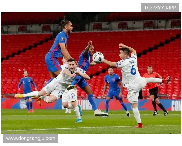 足球明星的排列顺序与影响力分析及其在全球足球文化中的地位探讨 足球明星的排列顺序与影响力分析及其在全球足球文化中的地位探讨