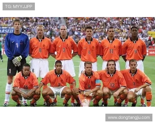 对荷兰足球明星的不满与争议背后的深层原因分析